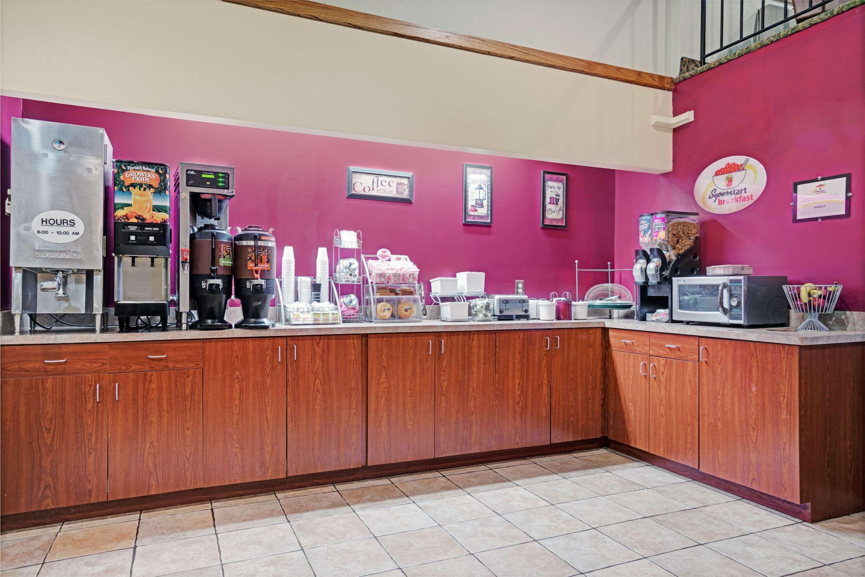 Super 8 By Wyndham Rogers Minnesota Exterior photo