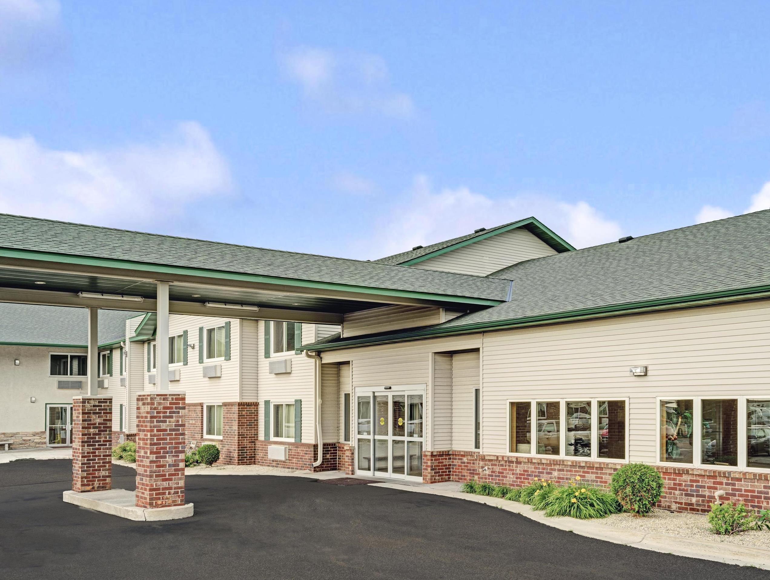 Super 8 By Wyndham Rogers Minnesota Exterior photo